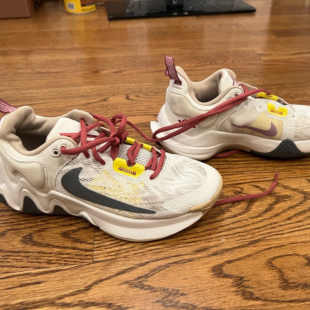 Giannis Sneakers